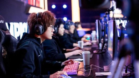 电竞职业选手的艰难之路与劝退师的真相